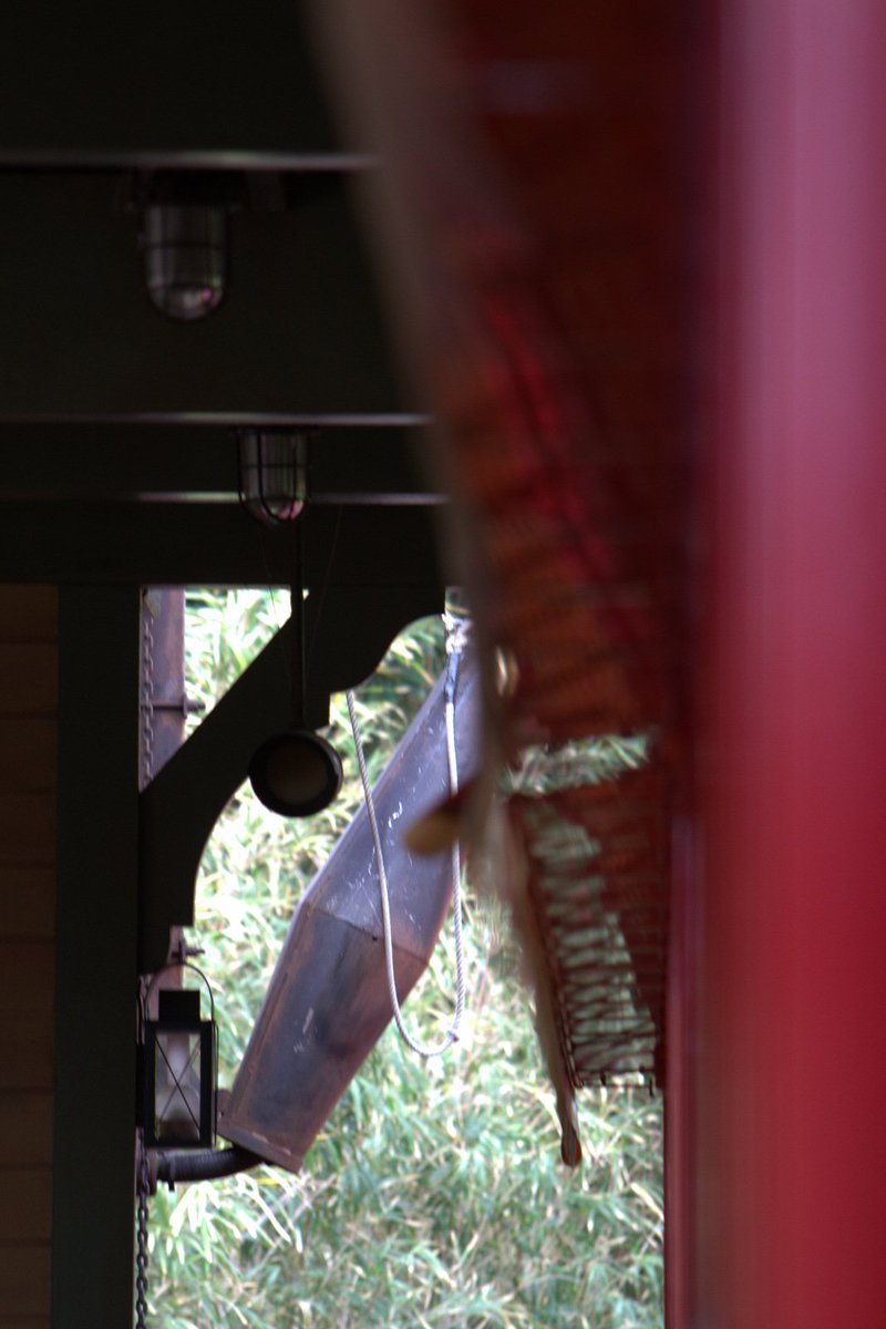 ウエスタンリバー鉄道の信号取扱です。明らかに出発反応標識の形をした