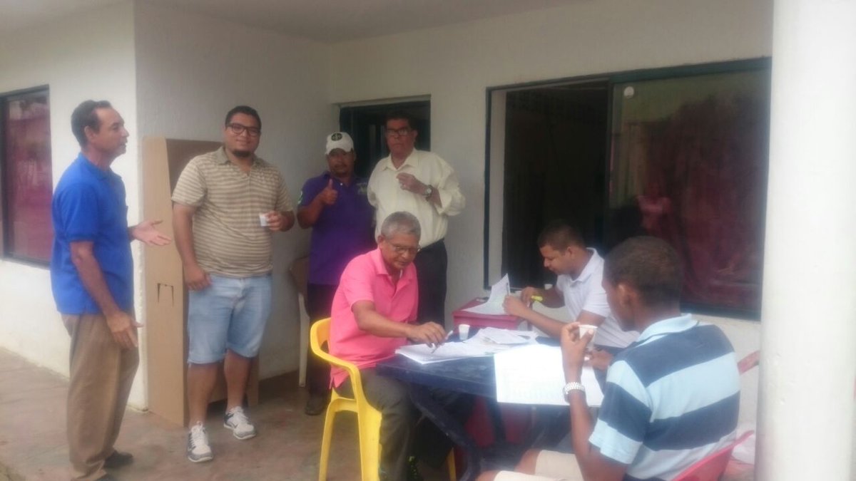 AlcaldiaLorica's tweet photo. Secretario de Gobierno, Carmelo Vargas hace acompañamiento al proceso de elecciones de Juntas de Acción Comunal. https://t.co/AoUAYTw2pz