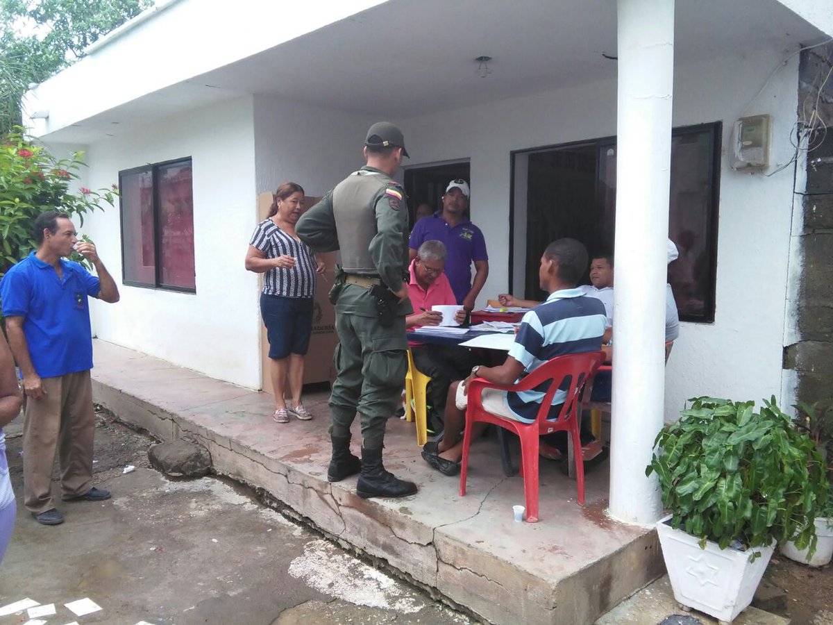 AlcaldiaLorica's tweet photo. Secretario de Gobierno, Carmelo Vargas hace acompañamiento al proceso de elecciones de Juntas de Acción Comunal. https://t.co/AoUAYTw2pz