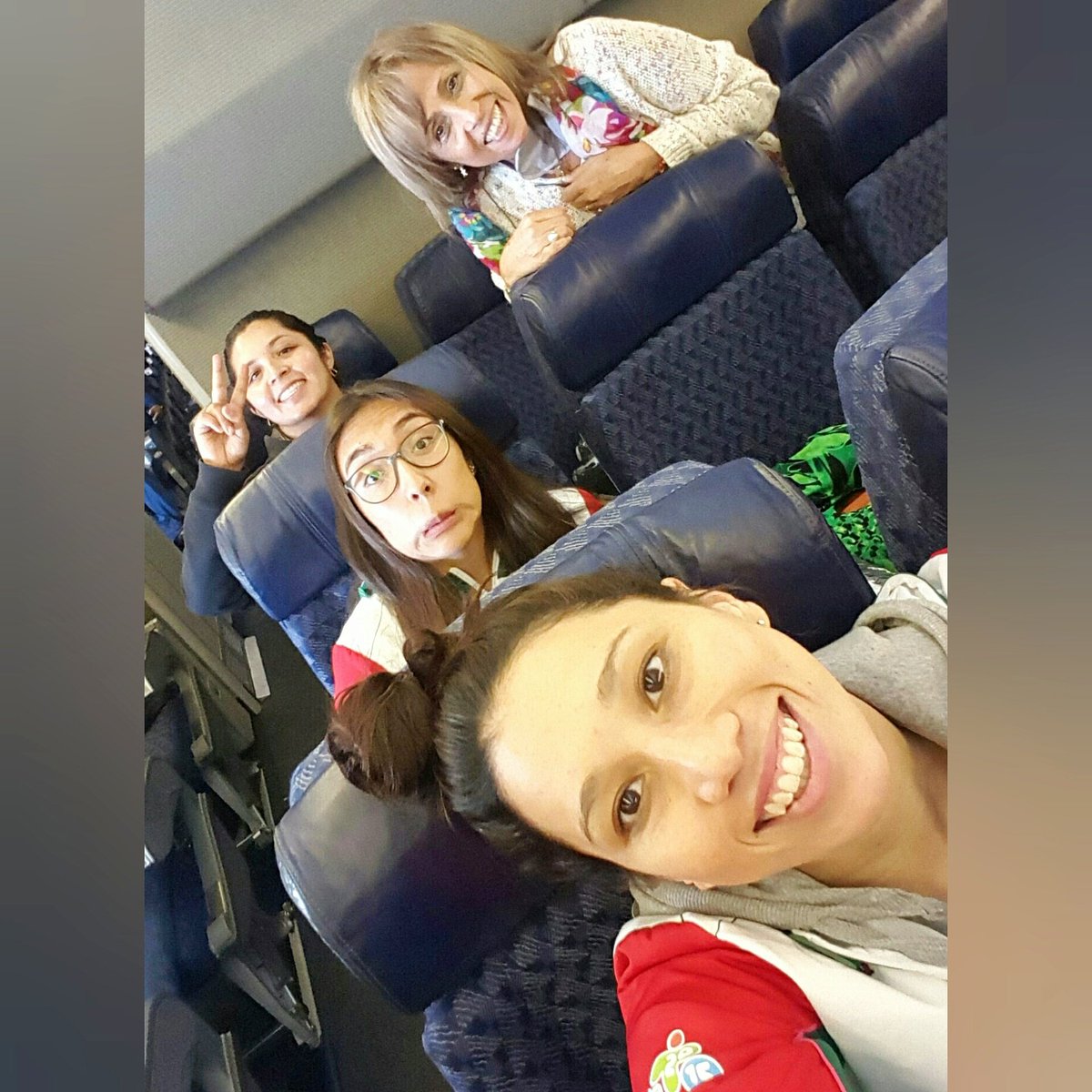 13 hrs más de vuelo y llegamos a nuestro destino #Japón #OlympicTeam #Synchronizedswimming