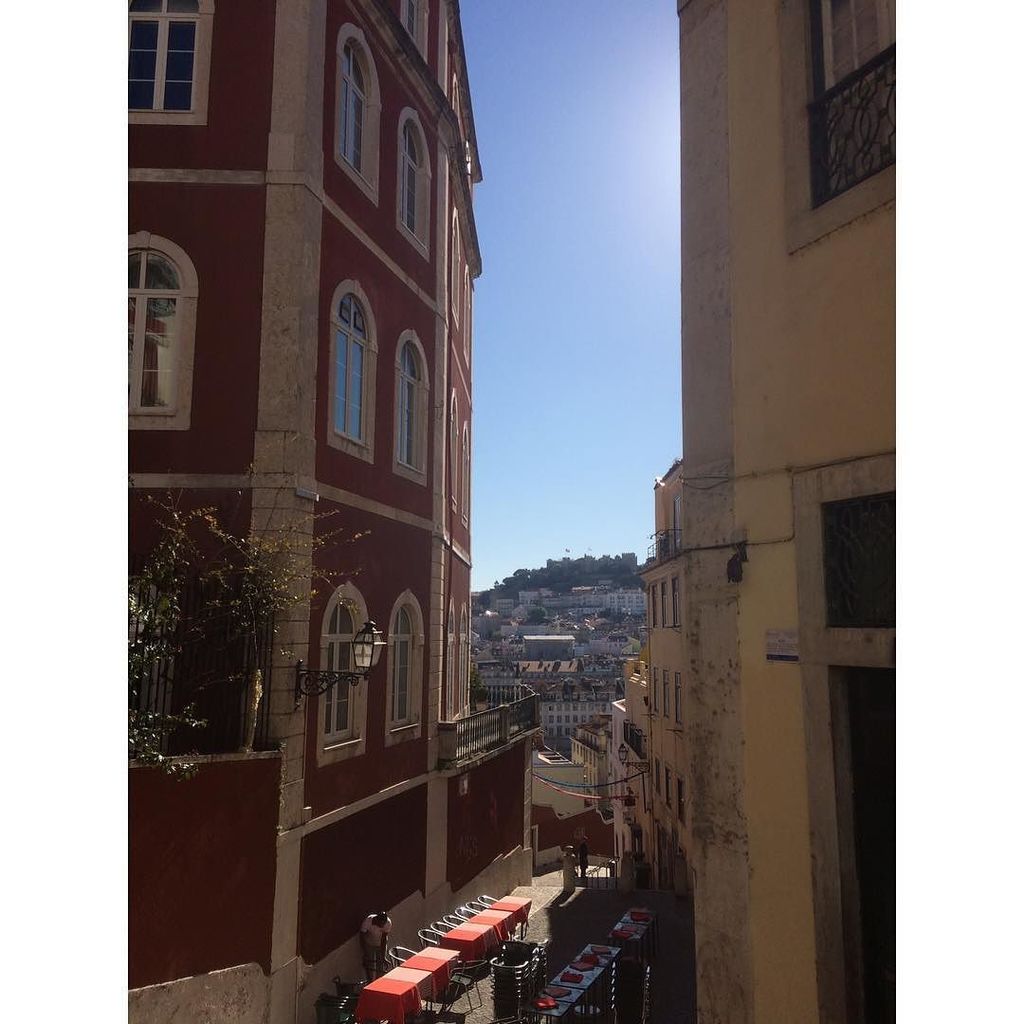 ilovebairroalto's tweet photo. Lisbon in the sun is dead fun #Lisbon #bairroalto #deadfun by peteopeteo https://t.co/cHlX4AqZj6