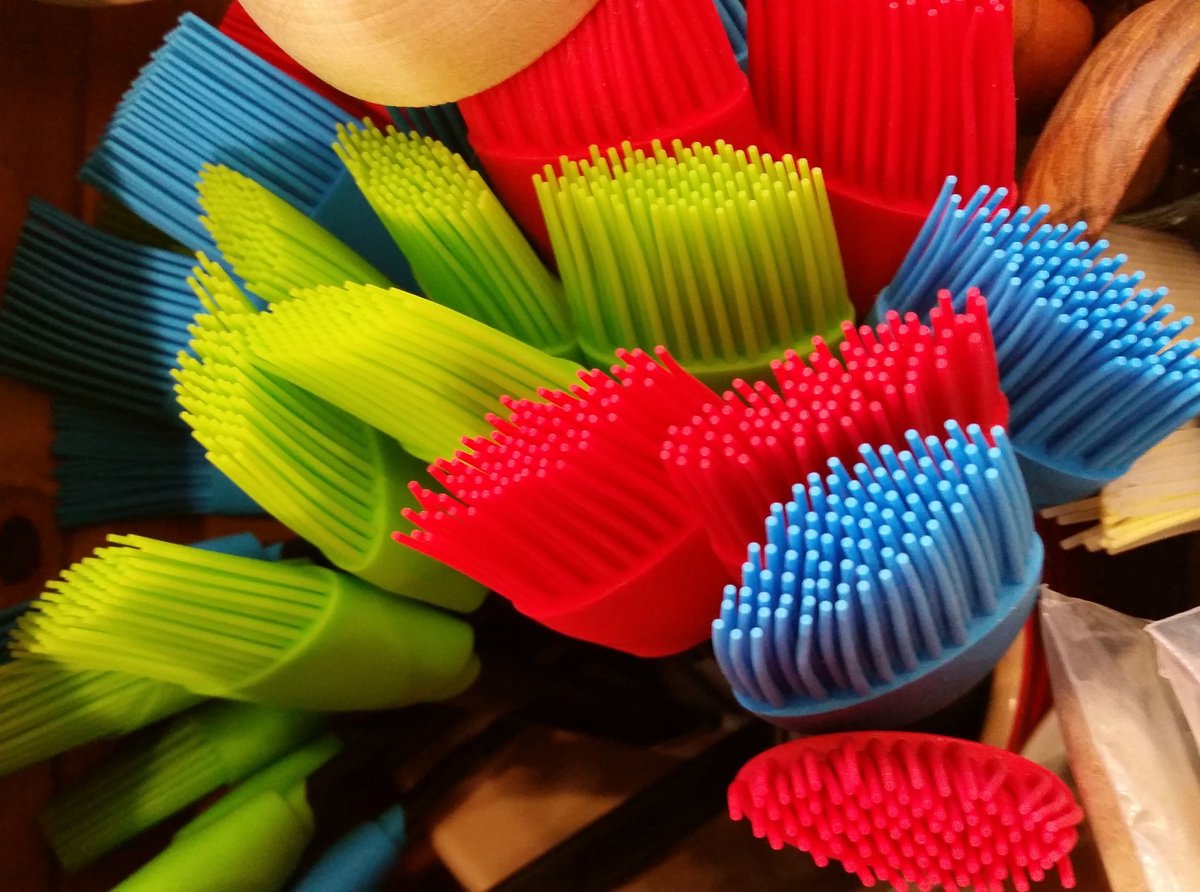 Toys4Cooks's tweet photo. Stop wasting time on boring nylon brushes that wear too quickly! Try #Swissmar's Deluxe Silicone brush! #toys4cooks https://t.co/yEnbsRIfjd