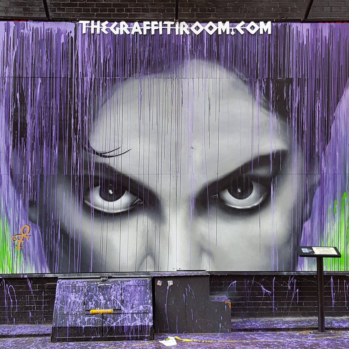 queenschickie's tweet photo. #PurpleRain Beautiful #nyc tribute to #Prince #RIPPrince #streetart @ABC7NY @HuffPostArts @MadeInManchestr https://t.co/aAVi7DUrOX