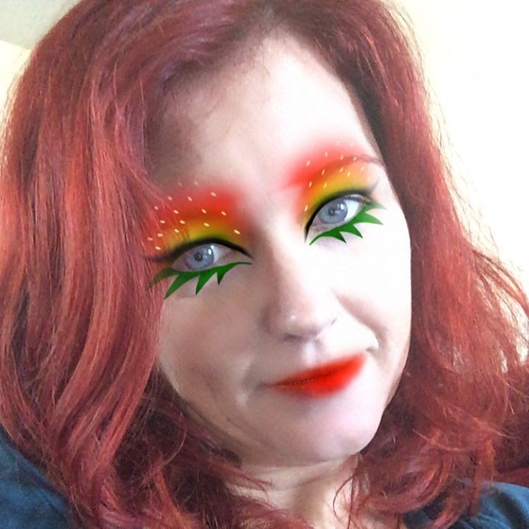 JennyGPerry's tweet photo. This should be my new headshot. #snapchat #findmeonsnapchat #motd https://t.co/uEbPAzH8mA https://t.co/QyE0MMMXkK