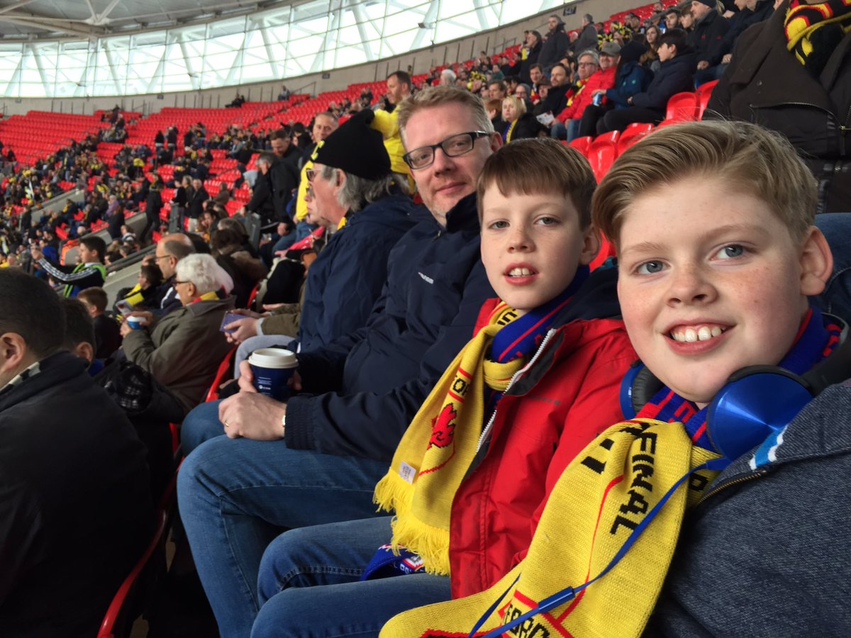 ElisabethBall20's tweet photo. Let's hope the hornets turn up for second half!! #EMIRATESFACUP https://t.co/yTDYqgehBP