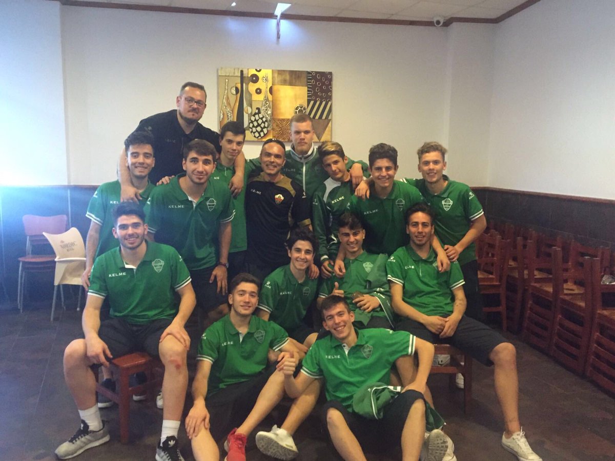 An_Ordo's tweet photo. Gracias al @ElcheCFsala todo el CT (Dani,Ali,Manu) y a estos chavales que nunca se rindieron y han mantenido la DH https://t.co/5eMbofy3Yj