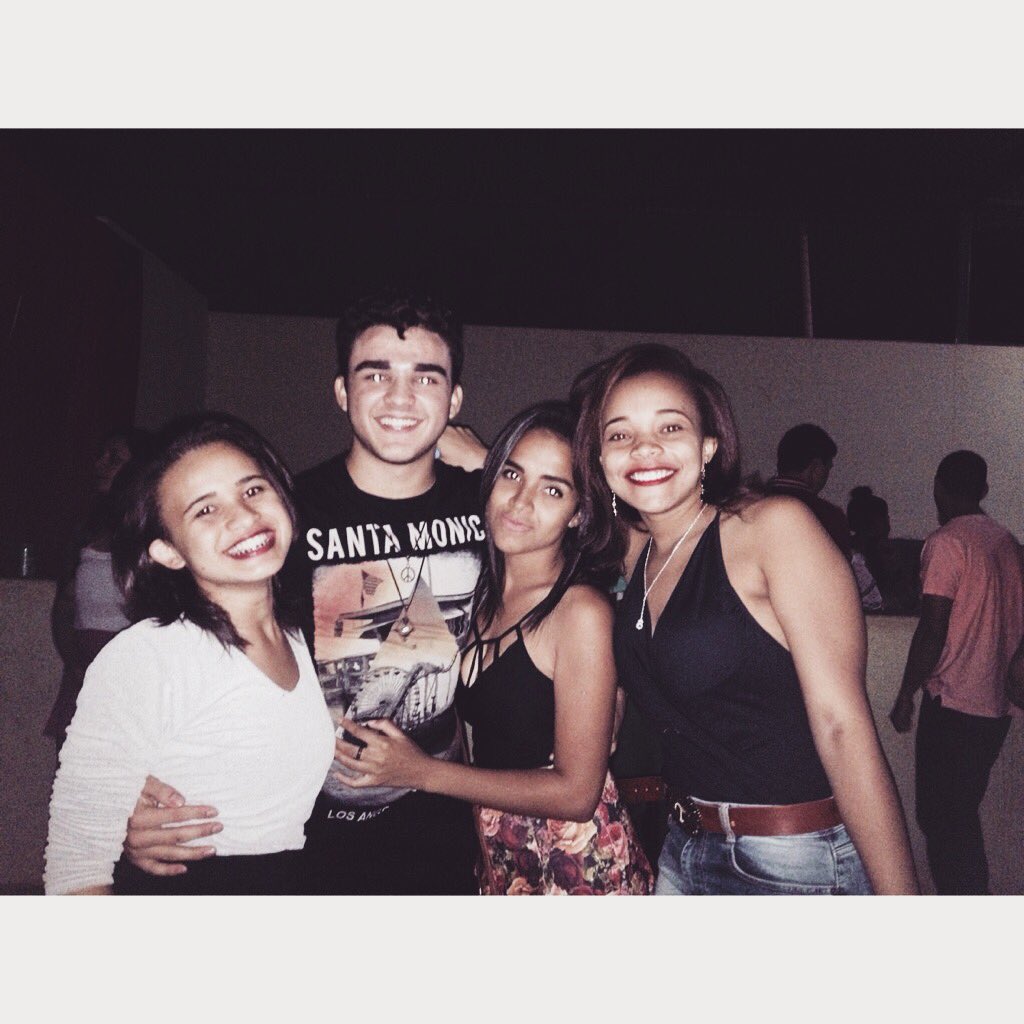Traz_aPinga's tweet photo. Quero vocês pra mim!💛💛💛
#Constou #DesceCachaça #QuemSossegouFoiJorgeEMateusNóisNao #QuemMeViuMentiuDemais 😎 https://t.co/xlnYLxFc35