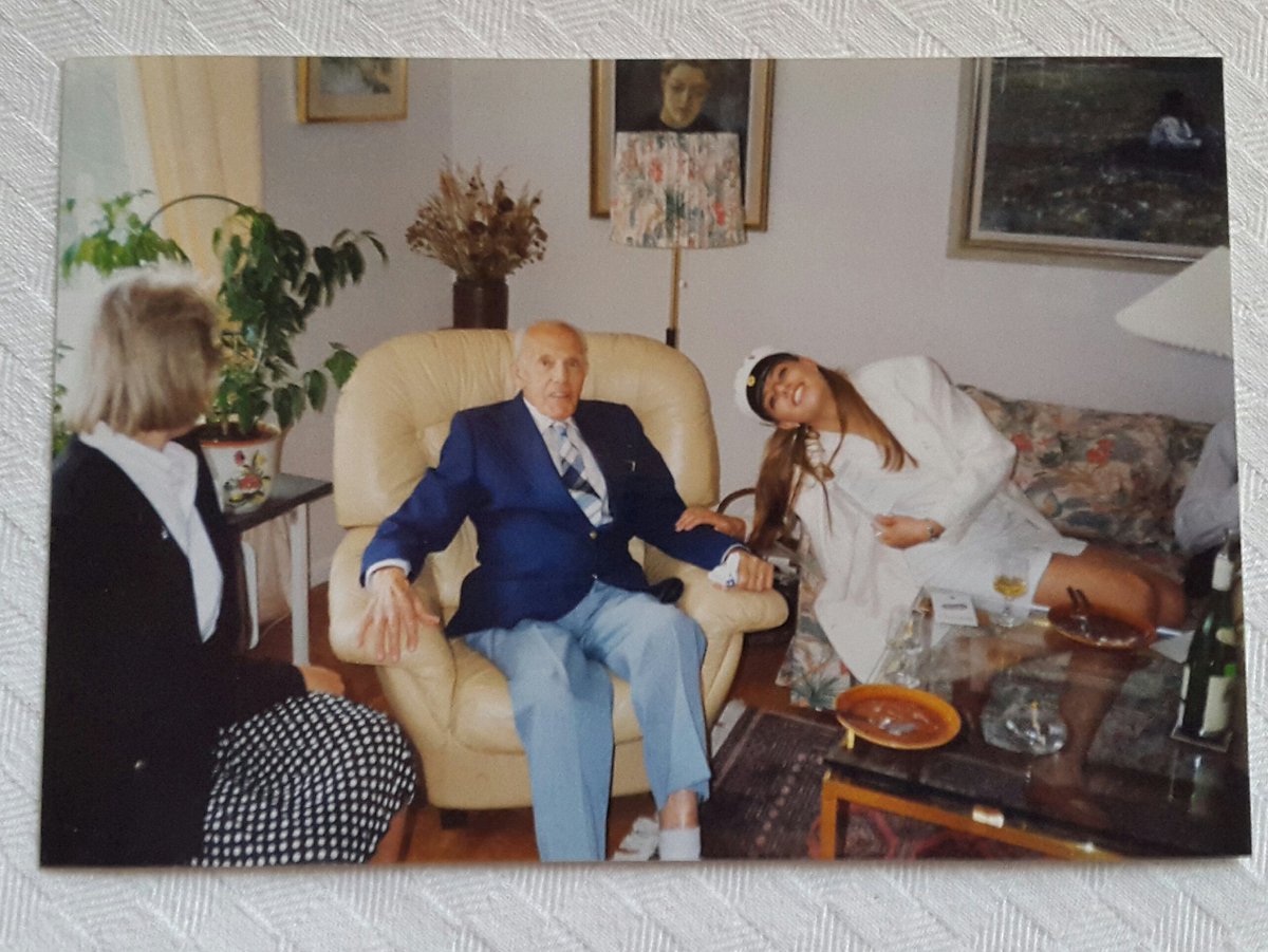 Helena_LB's tweet image. My #GatewayToScience and me, when I was tiny and when I graduated from the science program in highschool. &amp;lt;3