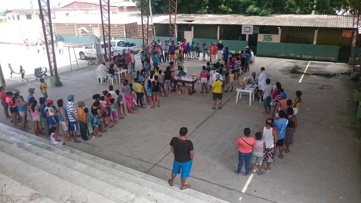 alcaldiagye's tweet photo. En Escuela Sucre (San Jacinto) damnificados recibieron atención médica, medicinas y toldos de brigadas de Más Salud. https://t.co/BRJgosRXRo