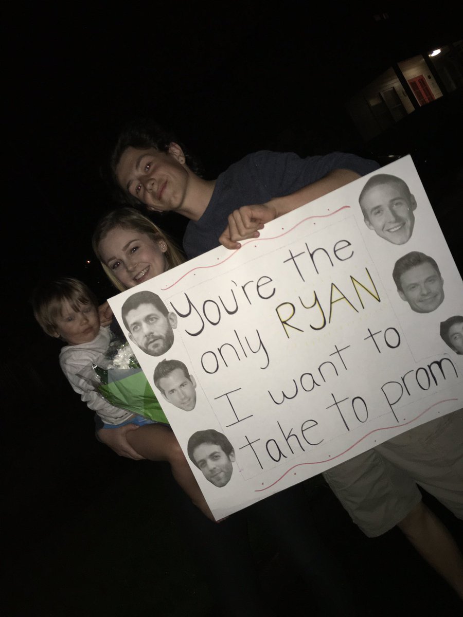 BhuIbs's tweet photo. Surprised her while she was babysitting. Oops. https://t.co/qpCQIWtvrn