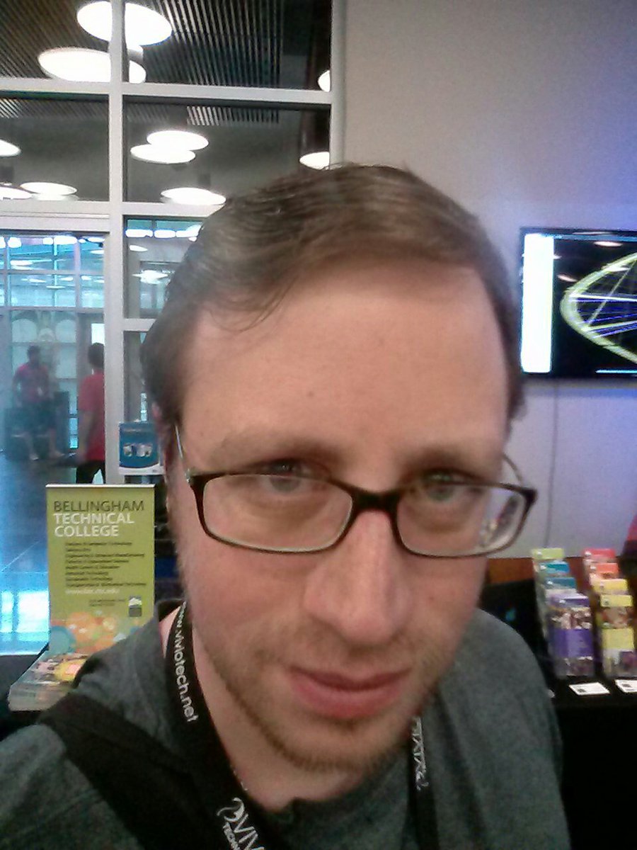 RollForKindness's tweet image. Linuxfest NW day 2! #linux #linuxfestnw