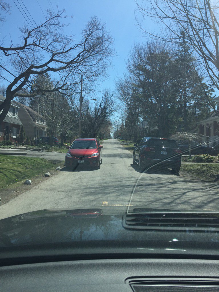 KellyandKerry's tweet image. Creative parking on Brierwood in #ottwestboro Only leaving bike access between them. #urbanproblems
