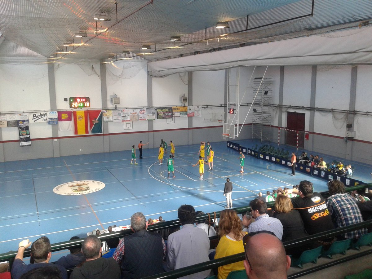 CBTorrijos's tweet photo. #final4TOB @AsoBalToledoTOB @APBCLM Descanso @CBTorrijos 27 - @CEIToledo 25 https://t.co/M2qsir9htt