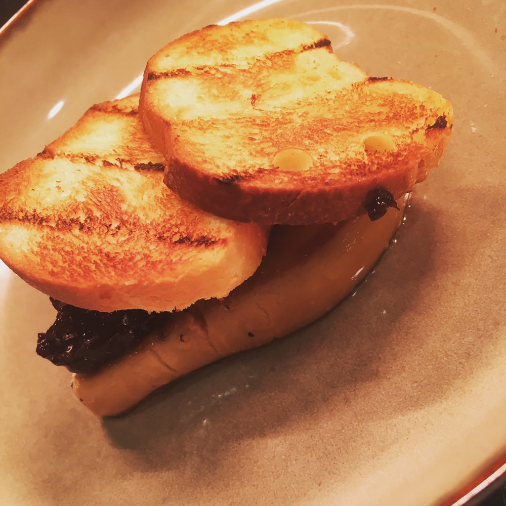 TFCadam's tweet photo. Foie gras/Druif/Brioche @TFCadam https://t.co/JRDLhmw3hX