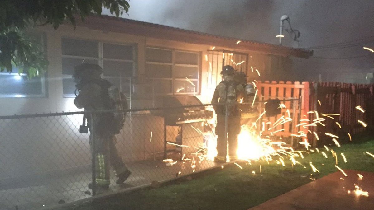Firefighters rescue 1 from burning house; 3 taken to hospital bit.ly/1NqFCUy?utm_me… https://t.co/BBTOYMUbSK