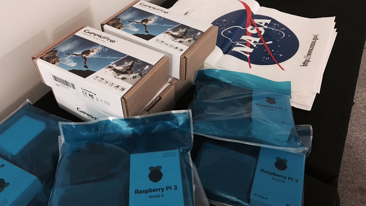 SpaceAppsDMV's tweet image. cameras &amp;amp; #raspberrypi3 kits for 1st &amp;amp; 2nd place! #spaceappdmv @spaceapps homestretch hacking!