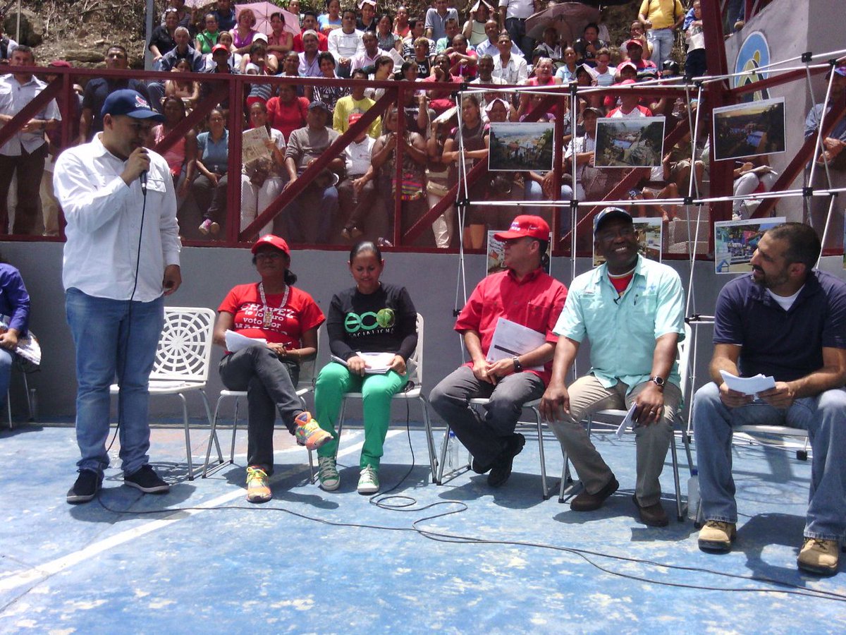 ¡No hay que rendirnos! Junto a <a href="/NicolasMaduro/">Nicolás Maduro</a> y el Gob. Revolucionario avanzaremos ante las dificultades.