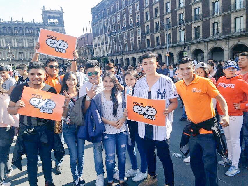 ExaFM's tweet photo. La gente ya está lista para bailar en el #TheFenixTour en el zócalo de la Ciudad de México 😏👏🏻 https://t.co/KcQRKNvXnk