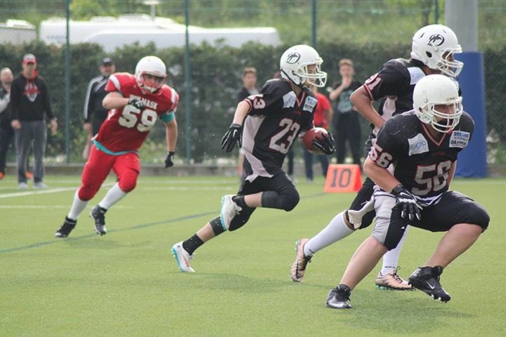 Victoire des Dauphins U16. Ils ont dû se battre jusqu'au dernier jeu pour l'emporter 42/40 face aux IronMask Cannes.