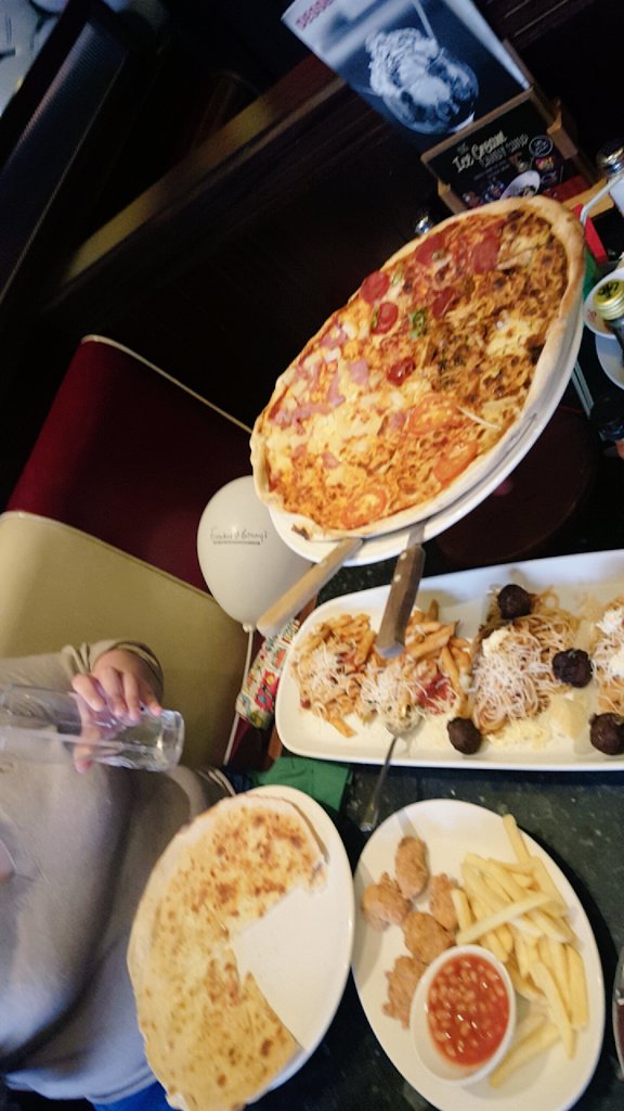 mish89x's tweet photo. lovely meal today @frankienbennys and a fab waitress michelle was lovely . #frankiesfav #mansfield https://t.co/4O49IEBqDY