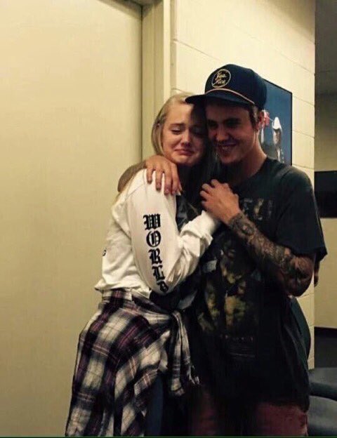 jutisn's tweet photo. 101. This is Justin and a fan backstage. I'd like y'all to see the real relationship of him and his fans. https://t.co/1gPH23q3OD