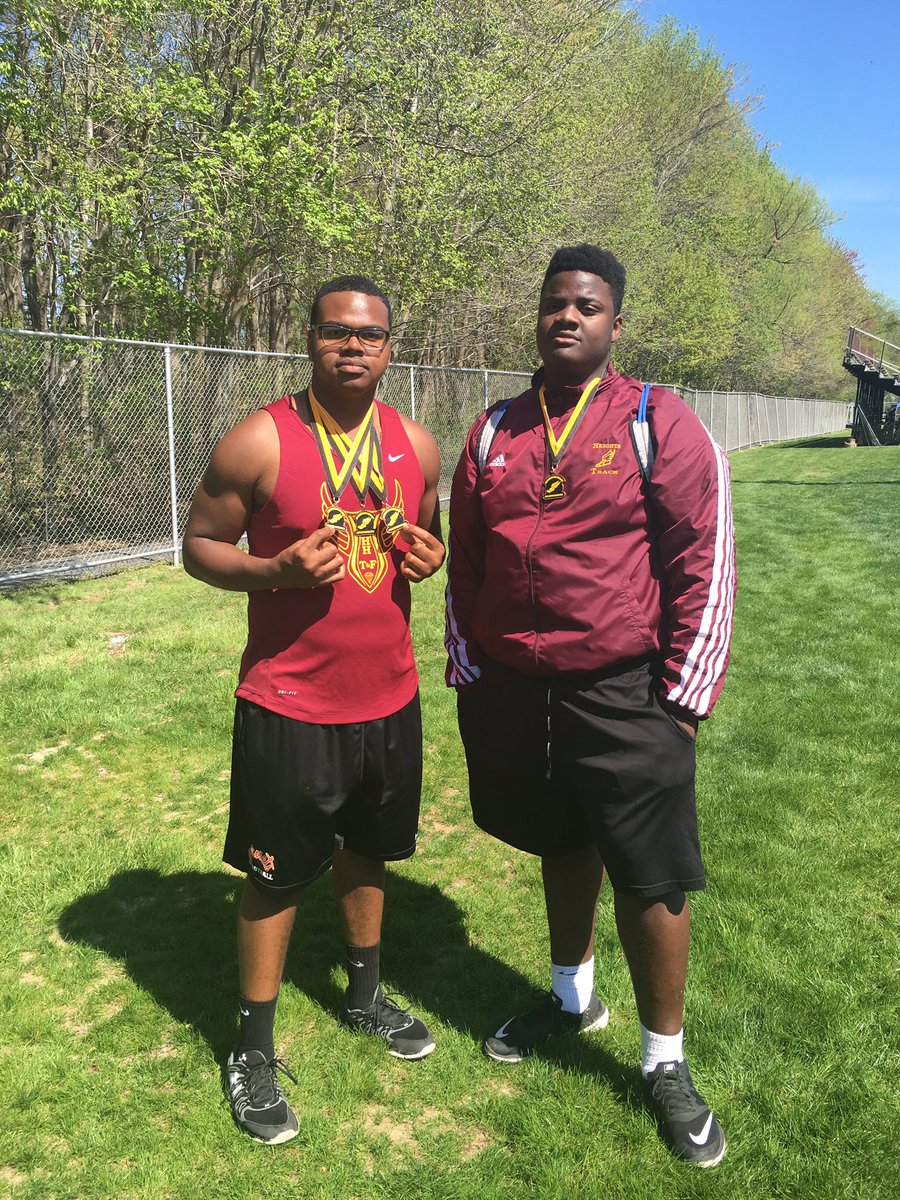 @navantez pr'd and placed 5th in disc with @SwishBurch in the discus relay #garnetsxctf16 #moorestowninvitational