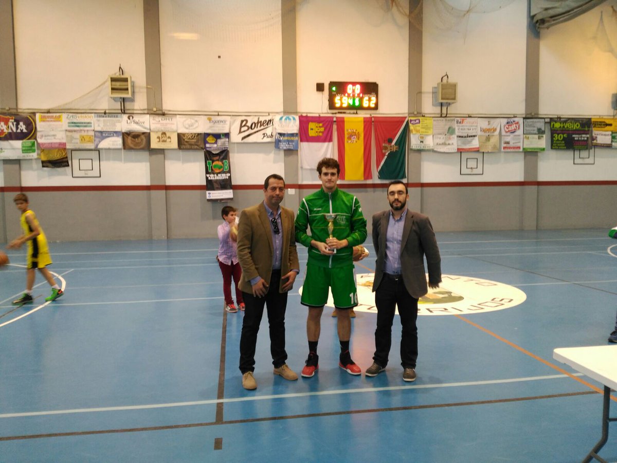 CBTorrijos's tweet photo. #final4TOB @AsoBalToledoTOB @APBCLM Entrega de premios @CBTorrijos - @CEIToledo https://t.co/at8GClnoXb