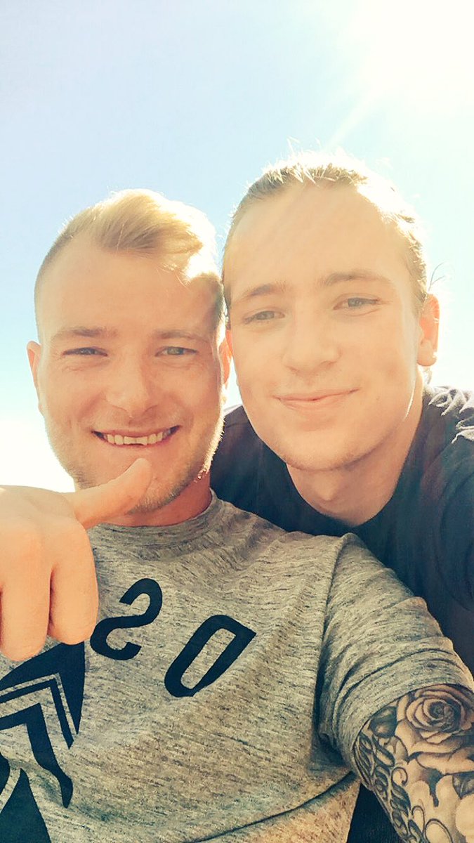 Emanuelarvidsso's tweet photo. Bilderna får tala sitt språk när inte ord räcker till, stort tack för idag @superguidetti ⚽️👑 https://t.co/EHU5ycevsL