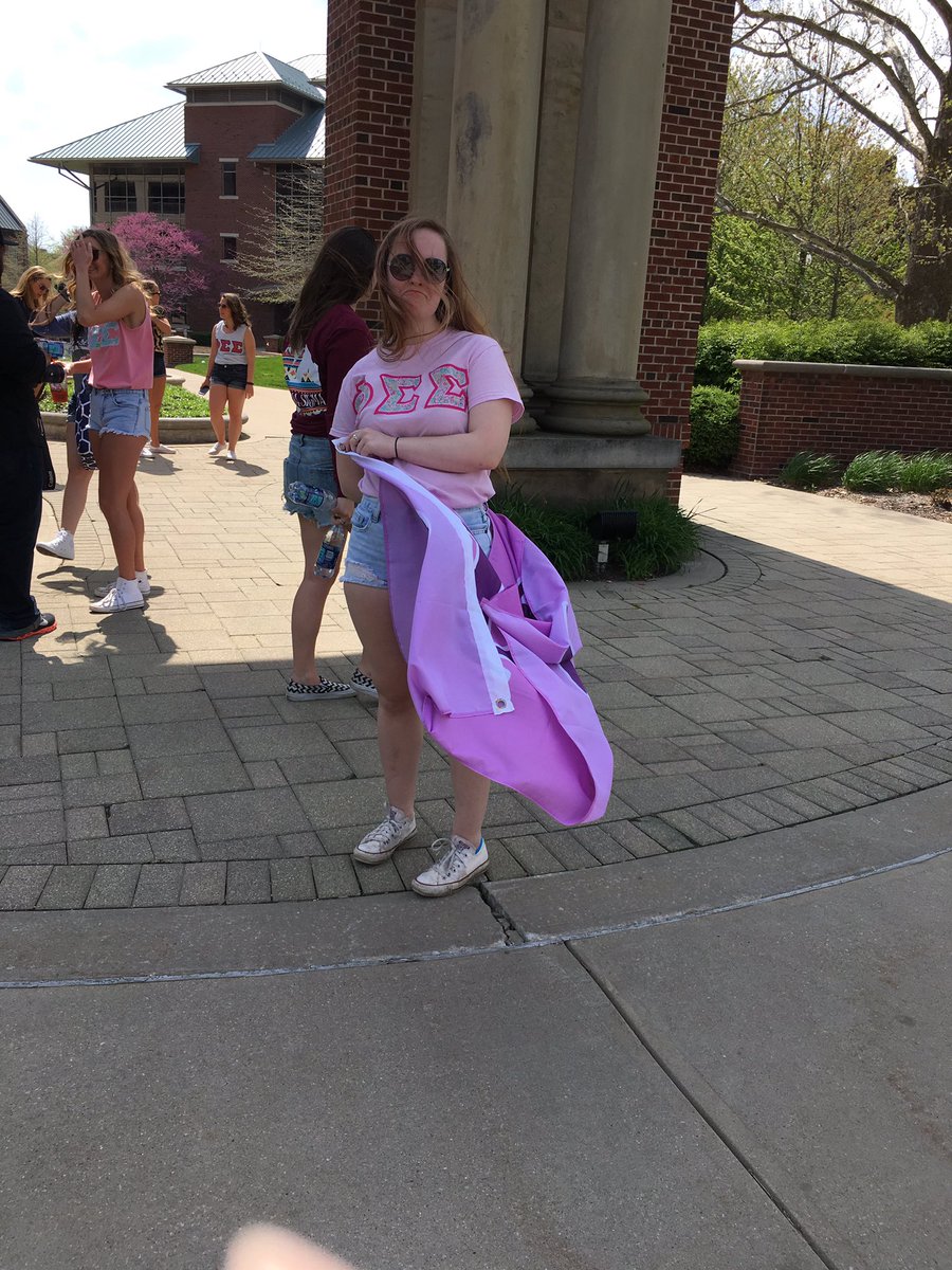 b______murphs's tweet photo. trying to be srat like🙃 @PhiSigUIUC https://t.co/IZCXFbk9Op