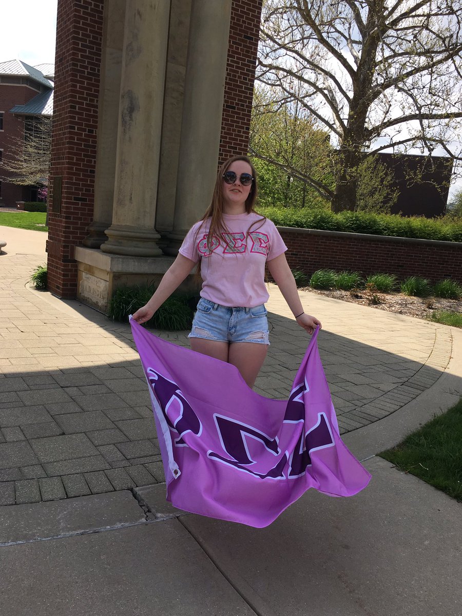 b______murphs's tweet photo. trying to be srat like🙃 @PhiSigUIUC https://t.co/IZCXFbk9Op