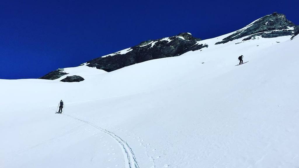 magicitaly2017's tweet photo. Spring Up. #coppa #ski #skimo #freeski #gressoney #monterosa #mantisunited #replayxd #snow #firn #powder #gopro #la… https://t.co/lyEnyzhTGj