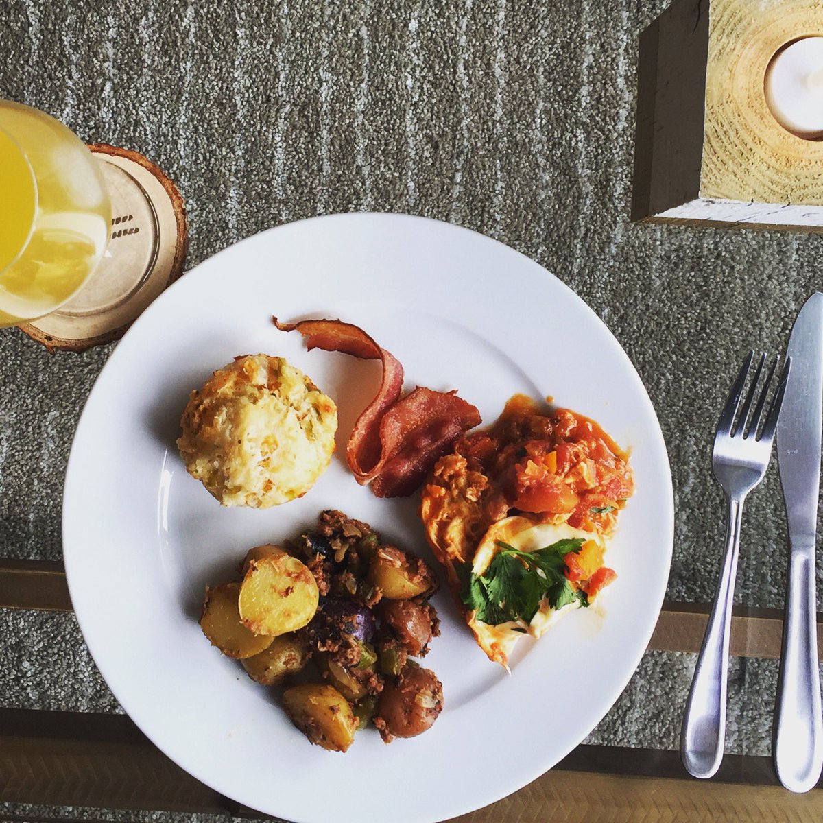 arsheyarauf's tweet photo. Sunday brunch with the #yyc crew. Eggs in spicy tomato sauce and homemade cheddar scones #brunchgoals https://t.co/BynXUhqnr7