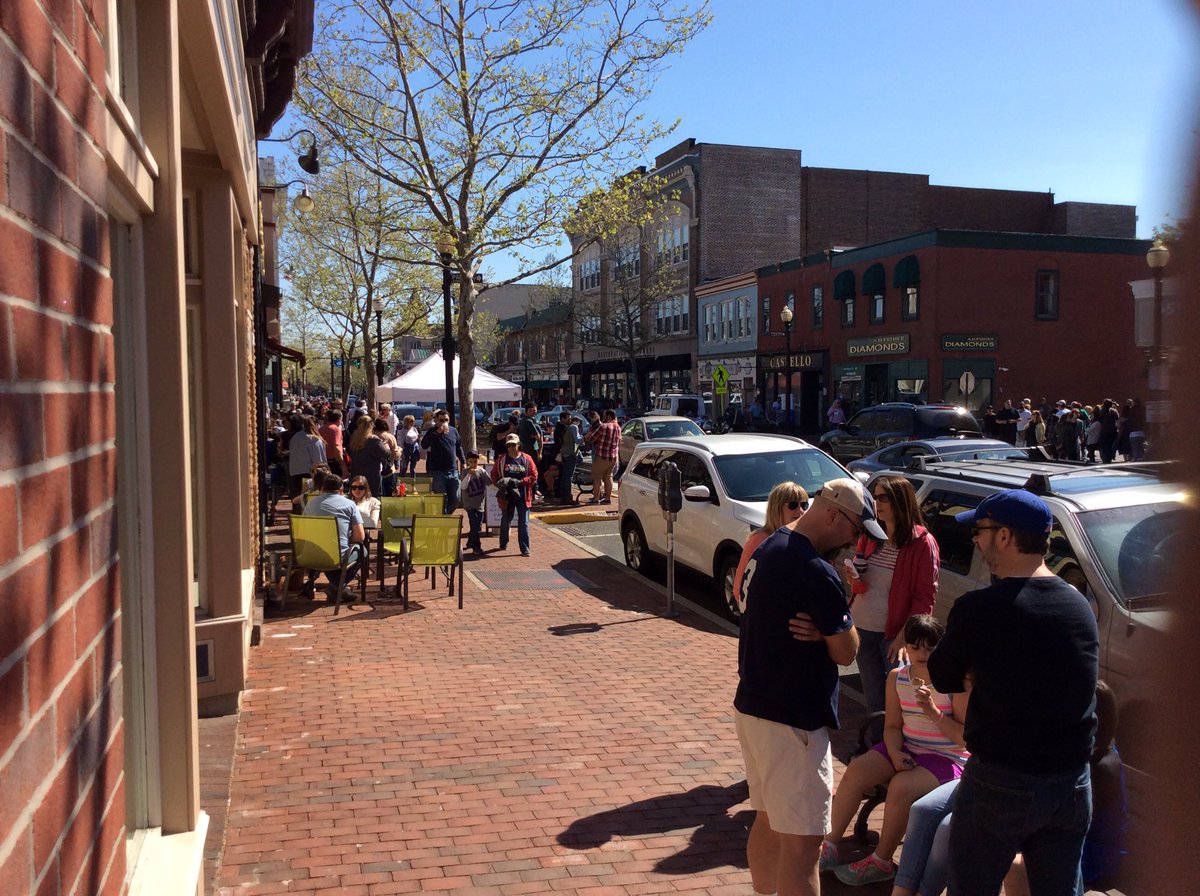 GoodTimeFellow's tweet photo. Red Bank is humming! The nice weather is BACK! Perfect time to visit The Stash. https://t.co/HMpgoNhx4z