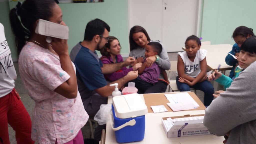 HatilloSalud's tweet photo. La salud y la vida de tus hijos está en tus manos... VACÚNALOS #Vacunacionenlasamericas https://t.co/Kdt0OzZ3gL