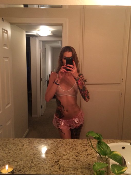 Trying some earlier hours! I'll be online soon! Come keep me company! https://t.co/koo7RBgqlR<a href="/tag/demcheeks"class="tags"><span>#demcheeks</span></a>