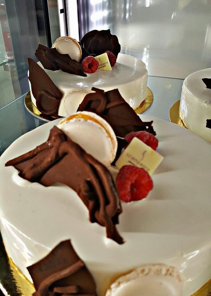 Mandorle, cioccolato bianco albicocche e nocciole ... Alleanza🍰🍰 <a href="/ampitweet/">AMPI</a> #25aprile #torta