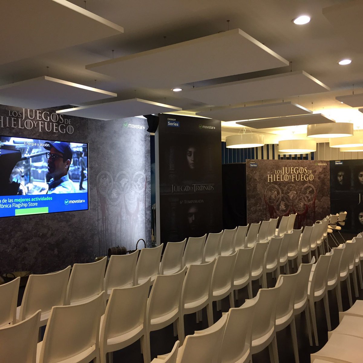 juegotronosplus's tweet photo. Todo preparado en @Telefonica para el estreno de la T6 de #JuegodeTronos. #VivePoniente @canalplusseries https://t.co/deFqReYBVb