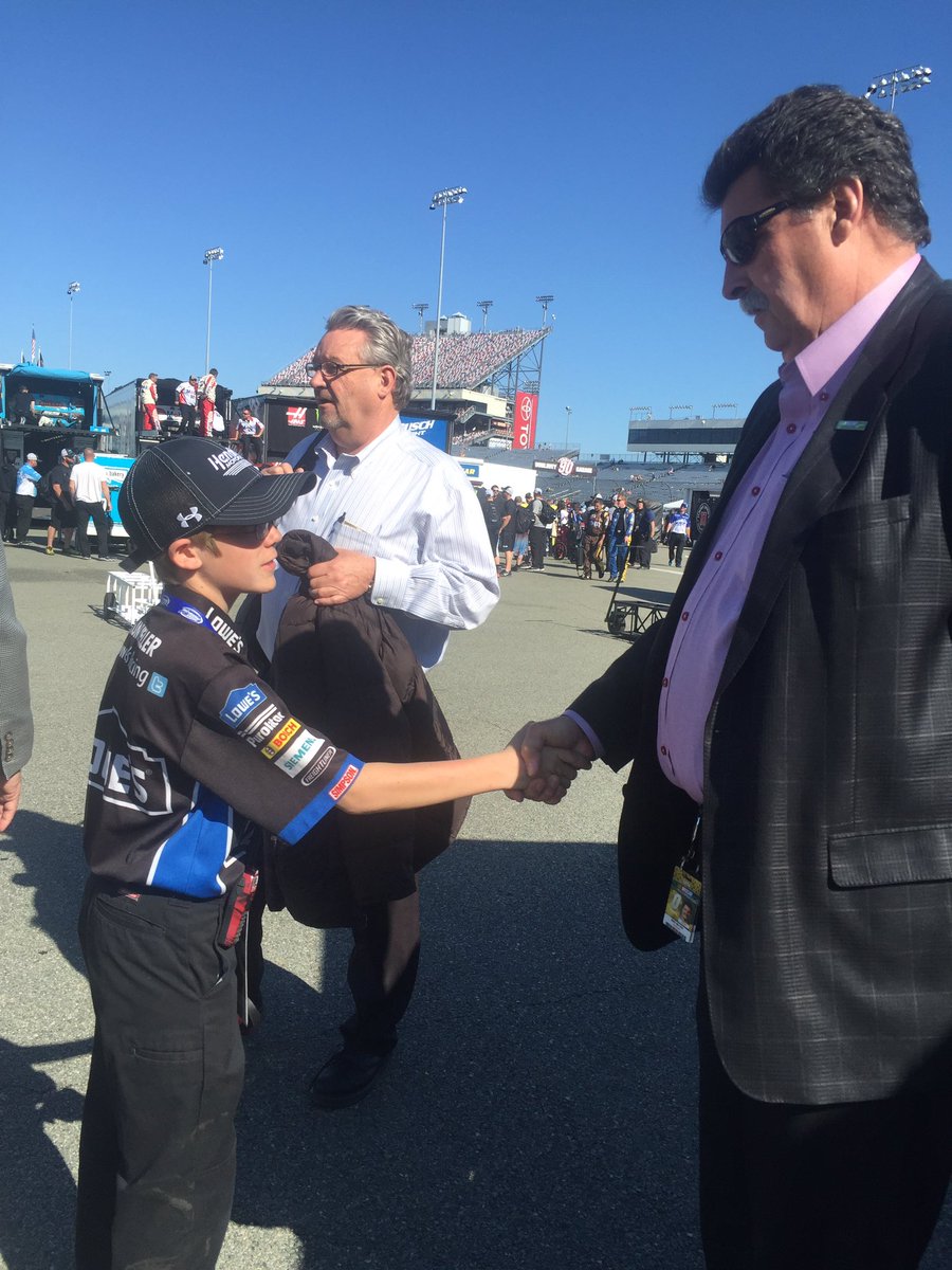 jfcassidy's tweet photo. Future crew chief. @LowesRacing  @TeamHendrick #NASCAR https://t.co/uAdBs4dtSH