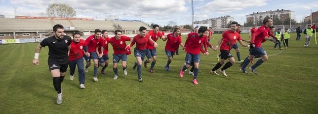 El Real Ávila ya es de Tercera División diariodeavila.es/noticia/ZDC83A… <a href="/RealAvilaCF/">Real Ávila CF</a> #HemosVuelto #Ávila