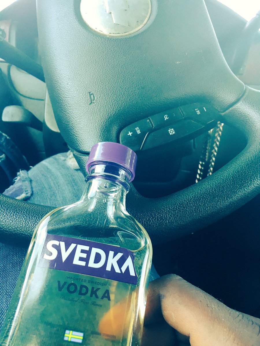 SplasHyphelps's tweet image. Sippin Jose out da svedka bottle bumpin dat dreamcast shit #lastdayoff #workweekstarts😓😎 
#cntwt2bmyownboss💪🏾