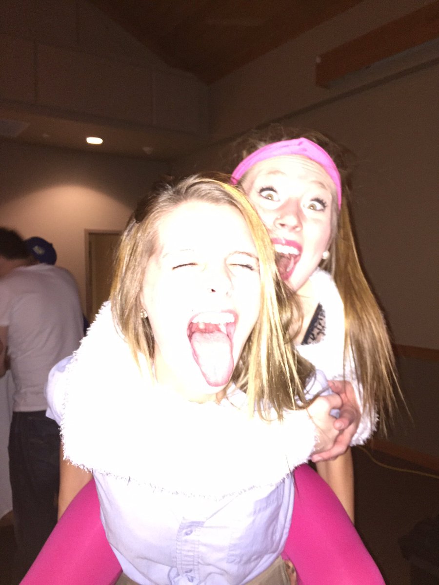 allisonjmetzger's tweet image. must be our fav pose 😉 happy birthday, Keylee! hope your day is as awesome as you❤️