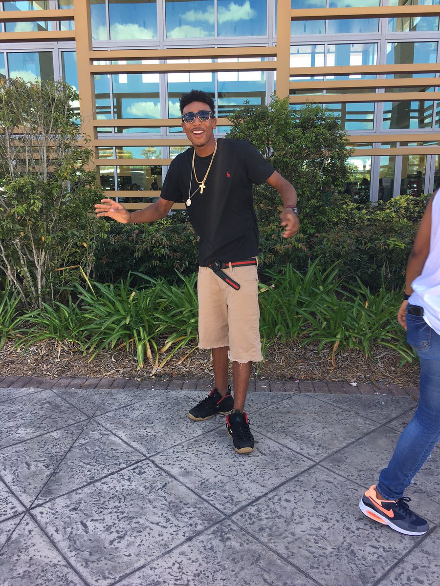 LLO_rizzy's tweet photo. I should have known you would cross me because I'm on and I'm saucy 🤘🏼👑😈  #DillardGradbash2k16 #Gradbash2k16 https://t.co/gUuZ4fHePb