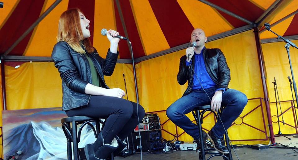 Brandevoortnu's tweet photo. #Redbold muzikaal duo #Helmond #Brandevoort help ze > Live optreden @WarChildHolland https://t.co/eeStXcnXYx #DIOW https://t.co/q4Is6u4KMo