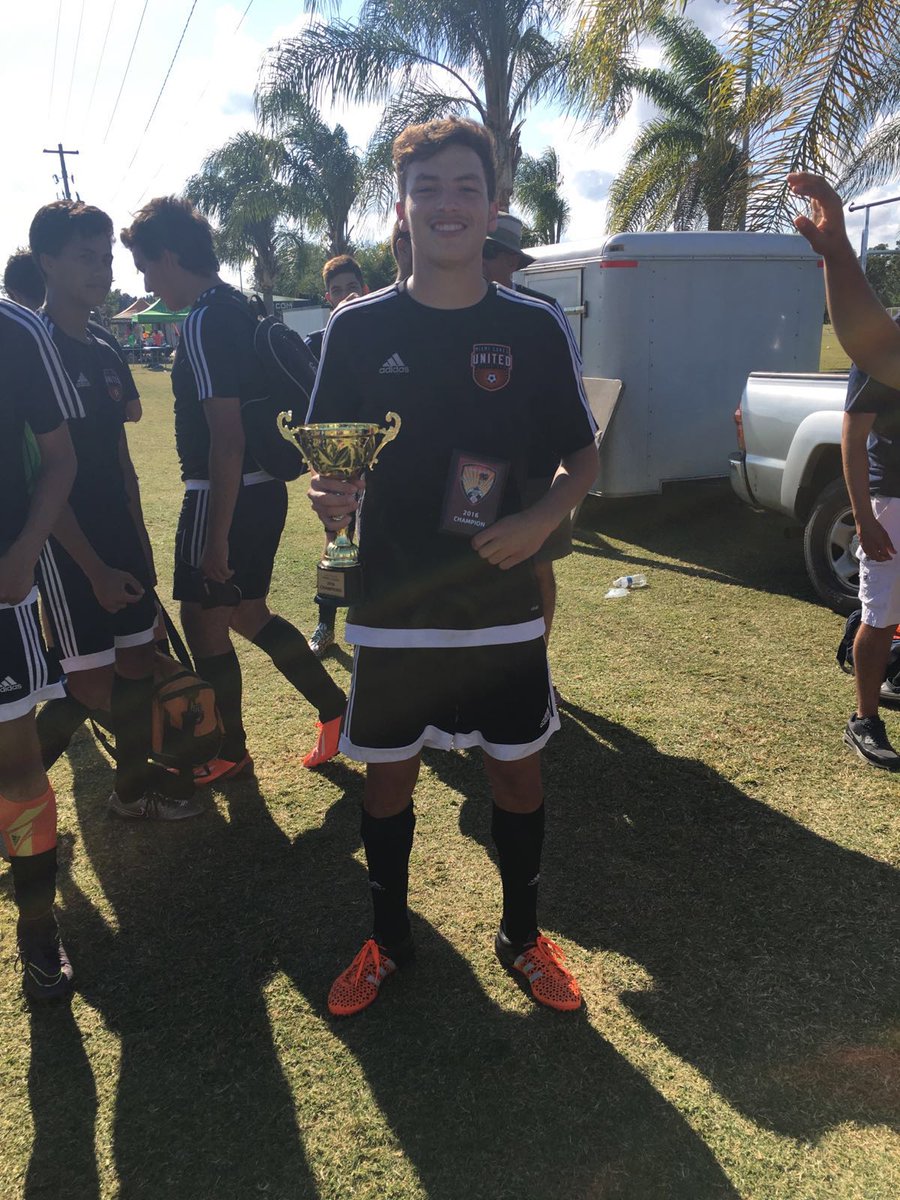 Espantoso23's tweet photo. Campeones Oe Oe Oe ⚽🏆 #MLUSC https://t.co/HJ8cRimyKg