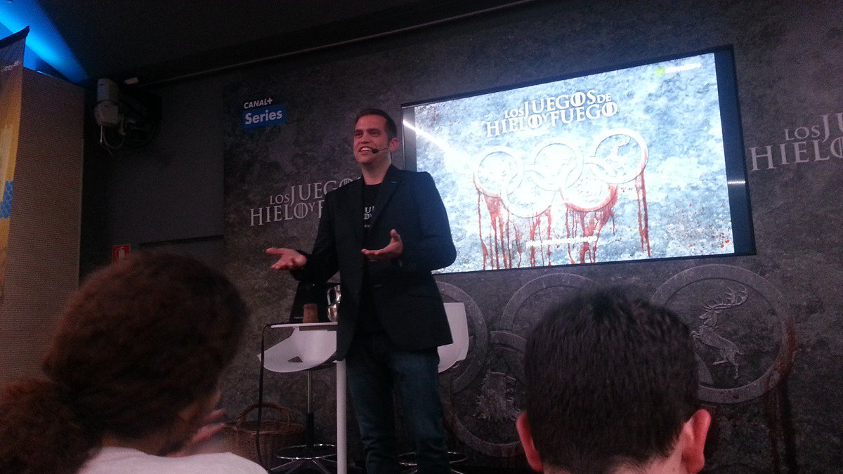 cazadeseries's tweet photo. @ICano14 comienza introduciendo el evento #viveponiente. Winter is coming...tonight!!! https://t.co/lXFu2W0egX