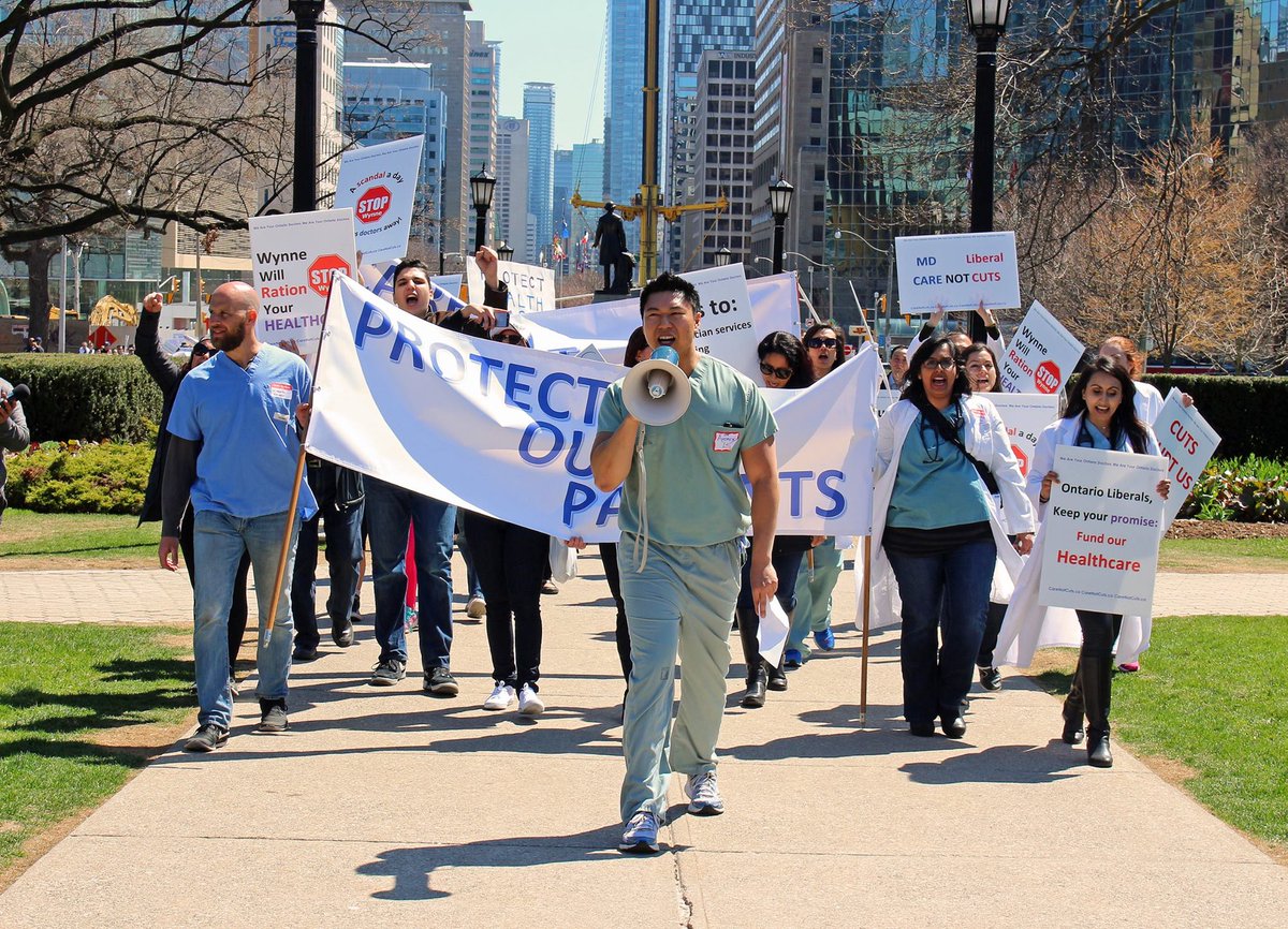 drdrewlu's tweet image. 1000+ marching through TO at #CODRally against the CUTS and LIES made by @Kathleen_Wynne+@DrEricHoskins #carenotcuts