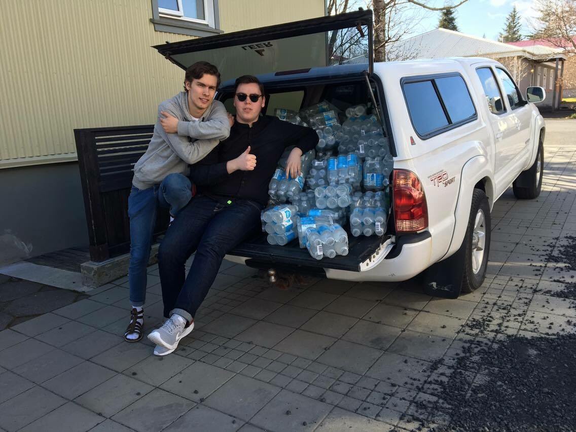 MrDagur's tweet photo. rt og þú gætir unnið kippu af vitamin water og kassa af hleðslu (kolvetnaskertri)
@alexisorngarcia https://t.co/uhVRW7dARR