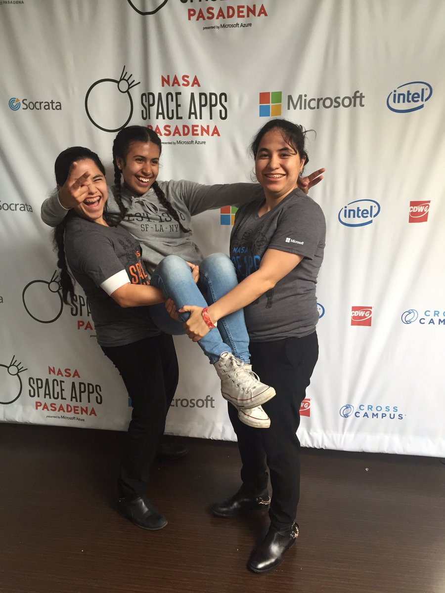 _esmenava's tweet image. Loved hanging out with these girls🚀 such inspirational women #starloop @cybercodetwins @spaceapps @SpaceAppsPAS