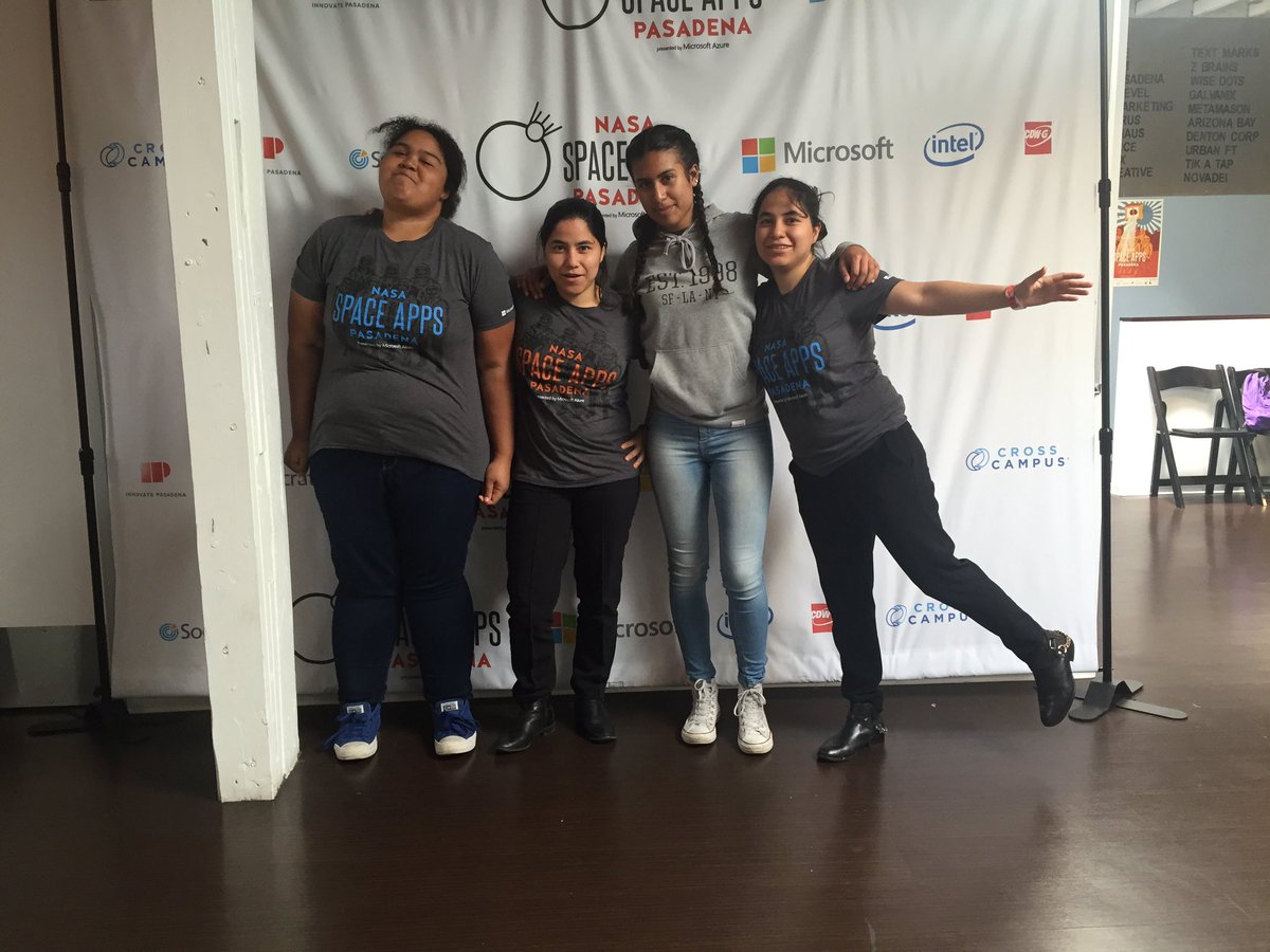 _esmenava's tweet image. Loved hanging out with these girls🚀 such inspirational women #starloop @cybercodetwins @spaceapps @SpaceAppsPAS