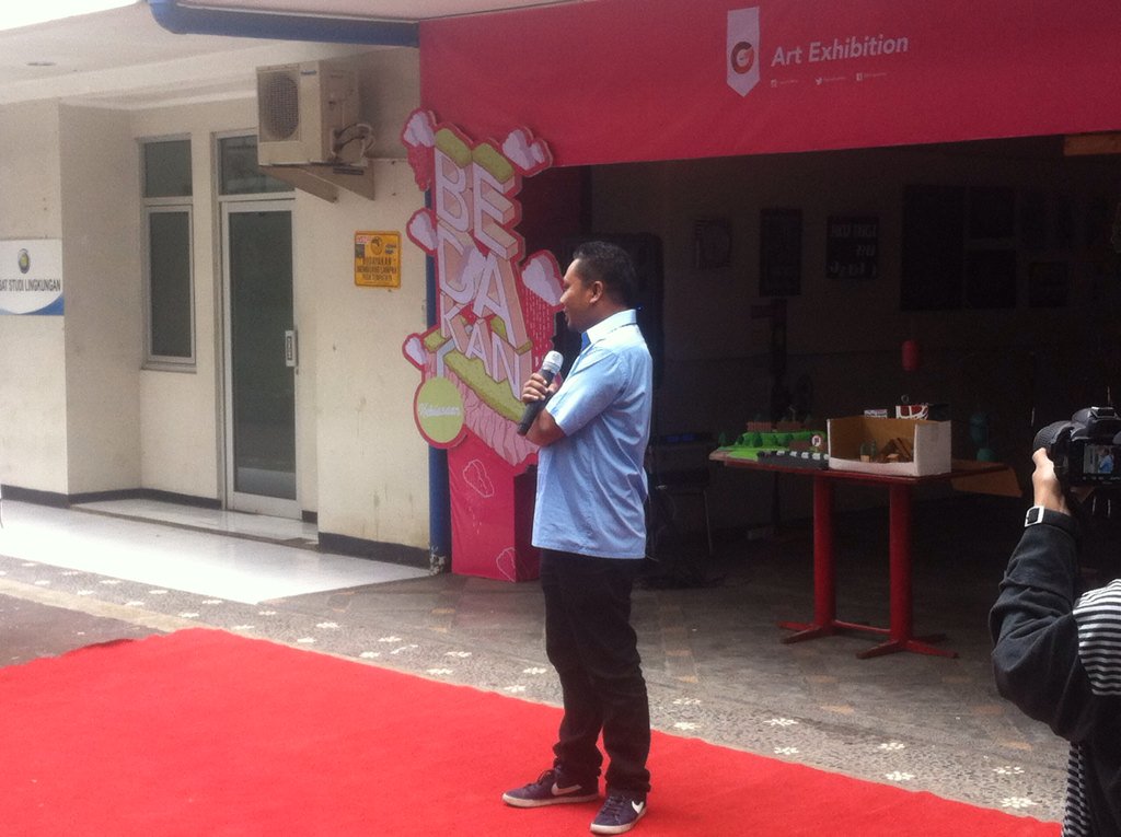 Fikomers, sekarang sedang berlangsung opening "Art Exhibition dari <a href="/Gradasiblur/">Gradasi Budi Luhur</a> (dengan tema : BEDAKAN).